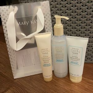 Mary Kay Satin Hands Pampering Set